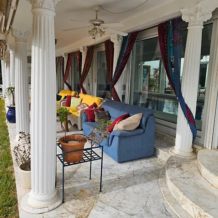 Bahamas - Your Very Own Fairytale Vacation Palace خافييا