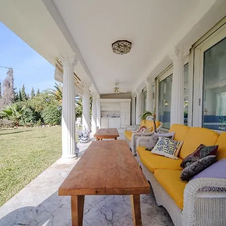 Bahamas - Your Very Own Fairytale Vacation Palace Villa *