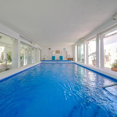 Bahamas - Your Very Own Fairytale Vacation Palace *
