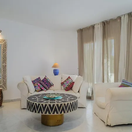 Villa Bahamas - Your Very Own Fairytale Vacation Palace *
